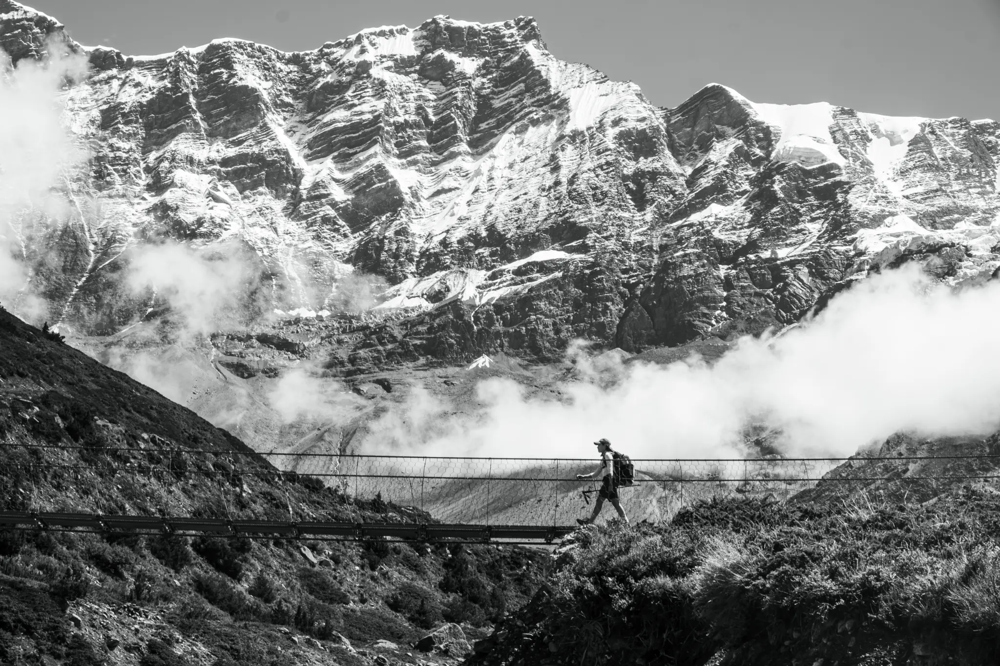Un puente vigilado por titanes